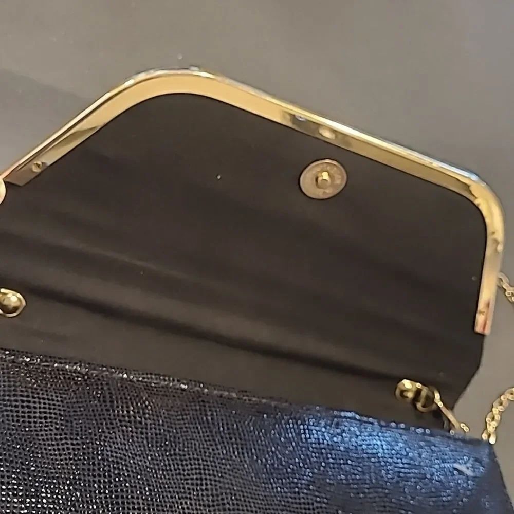 Magnetic closure snap black evening purse, removable gold toned shoulder strap - Picture 6 of 7